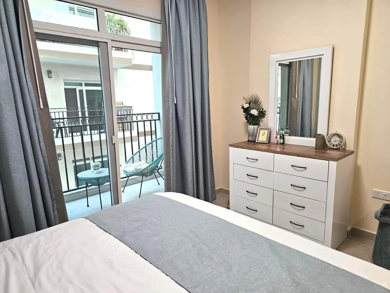 Deluxe 1Bhk Apt In Jvc, Self Check In ! Dubai