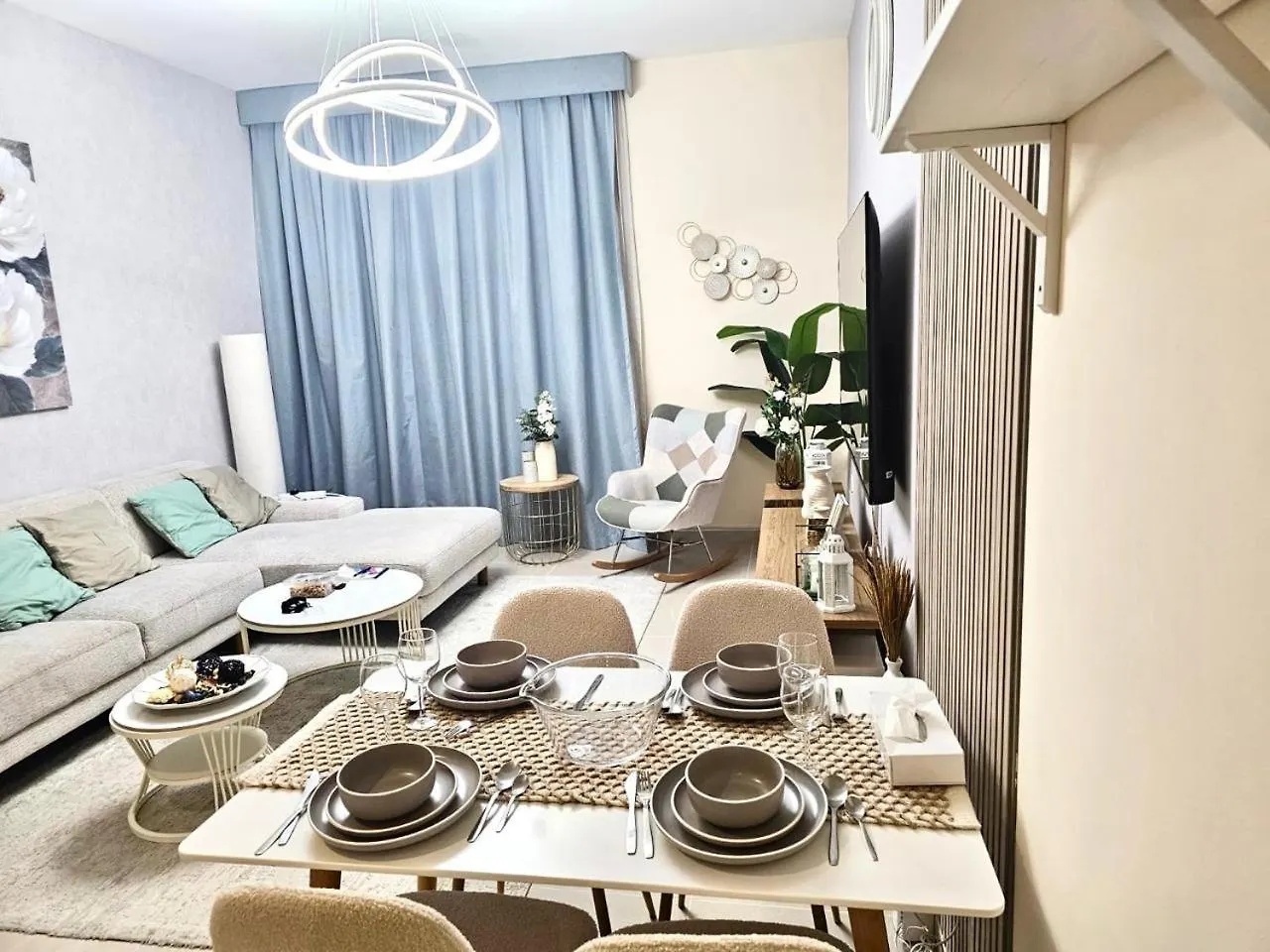 아파트 Deluxe 1Bhk Apt In Jvc, Self Check In ! 두바이