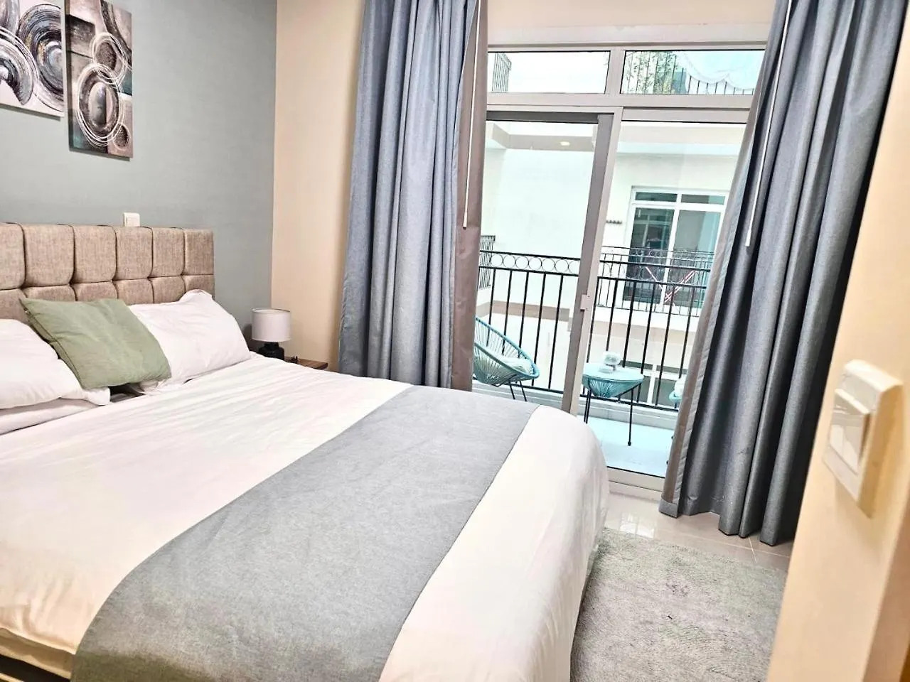 아파트 Deluxe 1Bhk Apt In Jvc, Self Check In ! 두바이