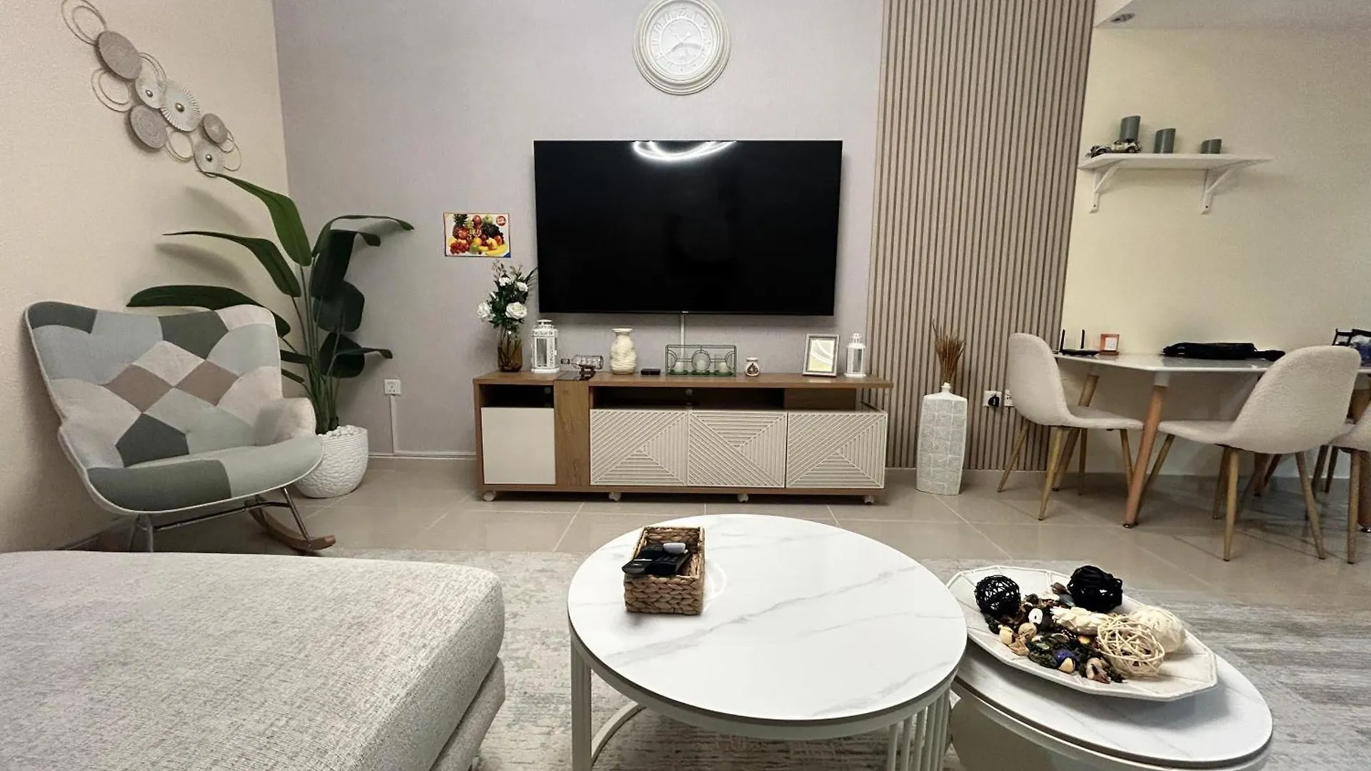 Deluxe 1Bhk Apt In Jvc, Self Check In ! 두바이 0*,  아랍에미리트