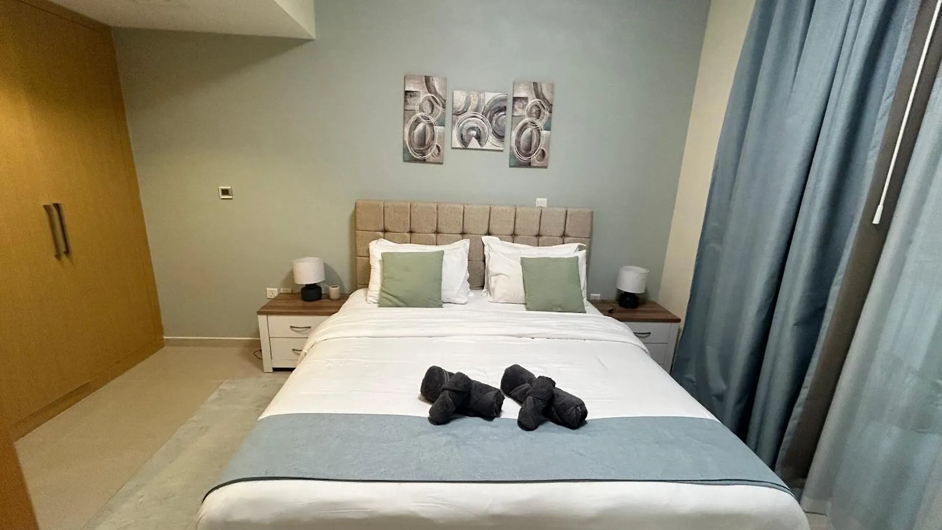 Deluxe 1Bhk Apt In Jvc, Self Check In ! 두바이